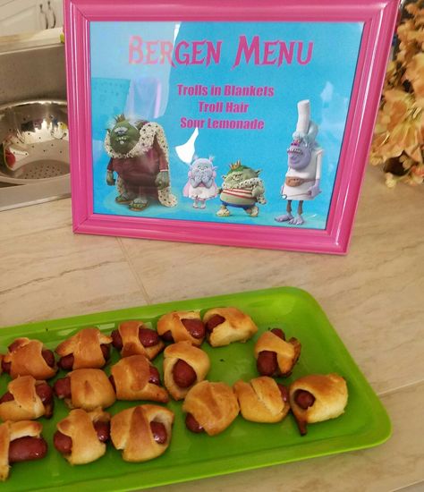 bergen menu Trolls Themed Food, Trolls Birthday Party Ideas Food, Troll Themed Food, Trolls Themed Birthday Party, Trolls Bergens Party, Trolls Birthday Party Ideas, Trolls Party, Troll Party Theme, Trolls Birthday Party