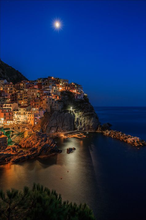 Manarola Night View by Alex Hyeon on 500px Mediterranean Night Aesthetic, Amalfi Coast Night Aesthetic, Meteora Greece Photography, City View From Hill Night, Manarola Cinque Terre Italy, Italian Streets At Night, Manarola Italy, Global Network, Cinque Terre Italy