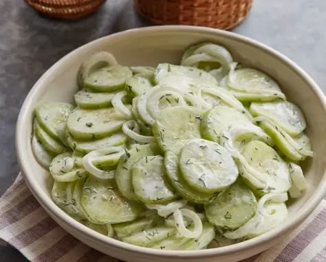 Cucumber Salads, Creamed Cucumbers, Cucumber Salad Recipe, Classic Potato Salad, Creamy Cucumber Salad, Resep Salad, Cucumbers And Onions, Creamy Cucumbers, Sour Cream Recipes