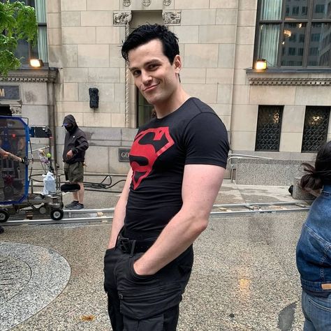 BTS of Joshua Orpin on the set of Titans season 3! Connor Titans, Titans Behind The Scenes, Superboy Titans, Jay Lycurgo, Titans Cast, Joshua Orpin, Superboy Young Justice, Damaris Lewis, Connor Kent