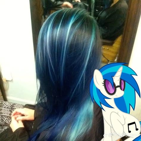 Blue Skunk Hair, Harajuku Hair, Skunk Hair, Y2k Inspo, Haircut Inspo, Retro Festival, Cute Hair Colors, Aesthetic Floral, Y2k Cute