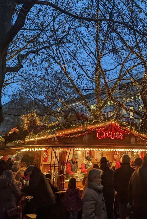 Dusseldorf Christmas Market, Santa Claus House, Germany City, Europe City, Christmas Experiences, Just Live, Christmas Atmosphere, Ultimate Christmas, Christmas Feeling