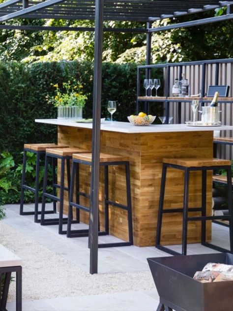 Bar In Garden Ideas, Back Garden Bar, Garden Design Kitchen, Backyard Bar Bbq Area, Outdoor Garden Bar Ideas, Bar Garden Ideas, Small Outdoor Bar Ideas Patio, Outdoor Bar Ideas Small Spaces, Small Patio Bar Ideas