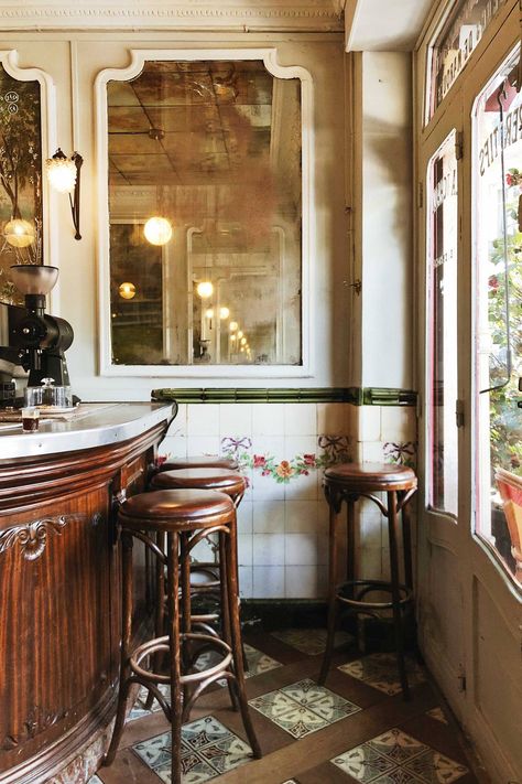 French Bistro Aesthetic, Paris Wine, Amsterdam Houses, Interiors Inspiration, Cafe Bistro, London Bars, French Cafe, Vintage Cafe, Bar Interior