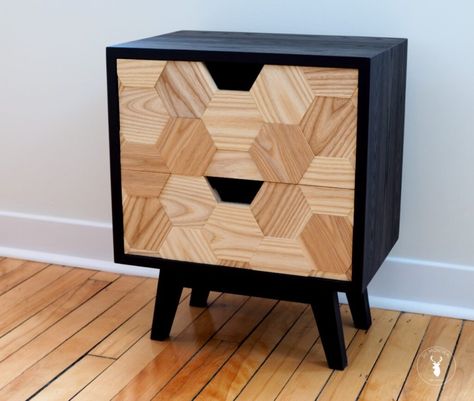 Build A Nightstand, Diy Montreal, Mid Century Nightstand, Vintage Nyc, Diy Nightstand, Wood Shop Projects, Wood Furniture Diy, Diy Home Furniture, Hexagon Pattern