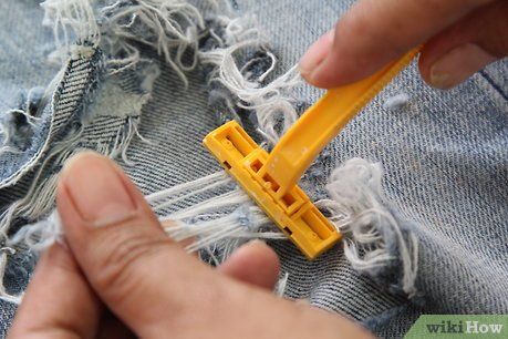 Ripped Jeans Ideas, How To Make Ripped Jeans, Diy Distressed Jeans, Diy Ripped Jeans, Jeans Tutorial, Jean Diy, Rip Jeans, Drawstring Jeans, Ripped Jeggings