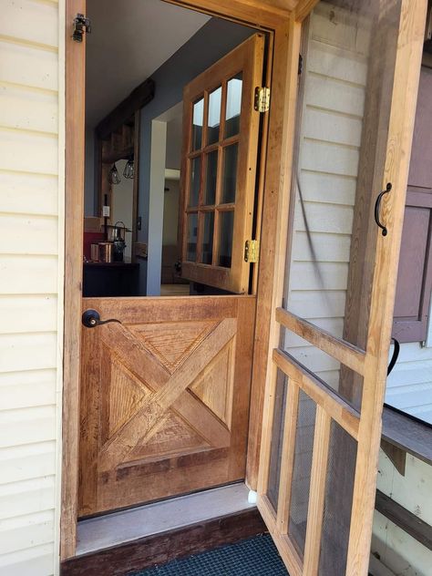 Diy Screen Door, Design Websites, Diy Door, Screen Door, Decor Rustic, Wood Pallets, Rustic Home Decor, Design Interior, Barn Door