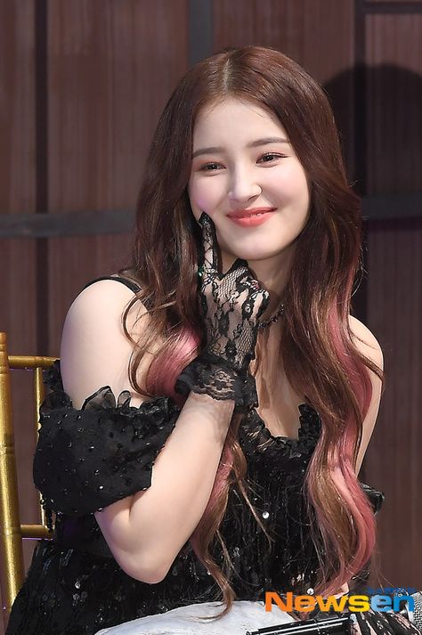 Nancy Momoland Photo, Nancy Cute Pics, Nancy Momoland Cute, Nancy Photo, Nancy Korean, Dancing Poses, Momoland Nancy, Nancy Jewel, Nancy Jewel Mcdonie