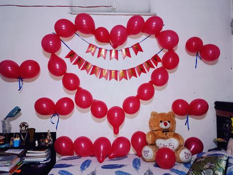 Anniversary decor idea Mummy Birthday Decoration Ideas, 1st Wedding Anniversary Decorations, Balloon Heart Wall, Anniversary Balloons Decorations, Simple Anniversary Decoration, Simple Anniversary Decoration Ideas, 20th Anniversary Decorations, Anniversary Decoration Ideas At Home, 30th Anniversary Decorations