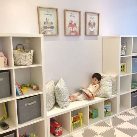 Toddler Playroom Storage Cabinets, Kids Toyroom Storage, Kids Room With Storage, Playroom Kallax Ideas, Kallax Baby Room, Toy Storage In Bedroom, Kids Room Toy Organization, Toy Room Storage Ideas, Toddler Room Storage