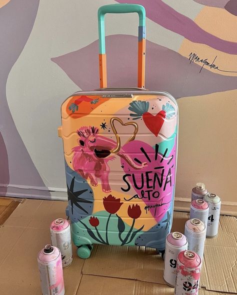 Painting On Suitcase, Painted Suitcases Ideas, Suitcase Painting, Painted Luggage, Diy Leather Goods, Luggage Painting, Painted Suitcase, Tangled Painting, Sac Diy