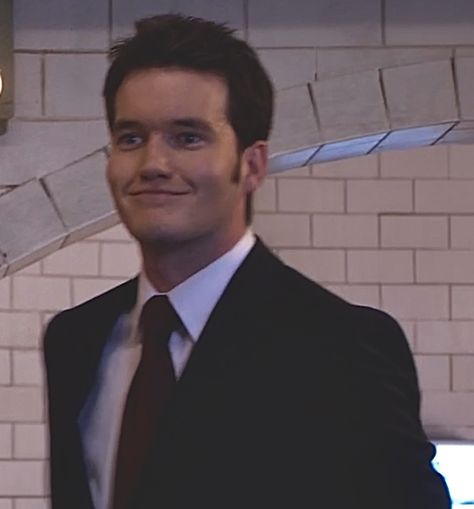 “And this is ianto jones, he cleans up after us and gets us everywhere on time” “I try my best” Gareth David Lloyd, Ianto Jones, Kin List, My Fav Characters, Torchwood, I Try My Best, Fav Characters, Character Aesthetic, Perfect Man