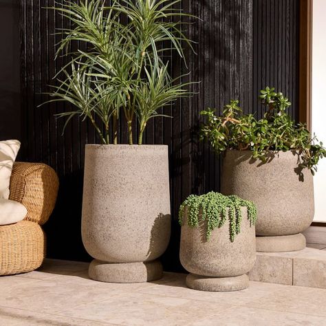 Made from an easy-to-move lightweight composite, our Helena Planters are frost-proof so they can be used outdoors. Best of all, drainage holes help protect sensitive roots. Patio Planter Ideas Plant Pots Outdoor Spaces, Big Flower Pots Indoor, Modern Indoor Plants, Landscape Planters, Indoor Garden Design, Modern Outdoor Planters, Garden Design Home, Pots Crafts, Outdoor Plant Pots