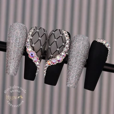 Nail Designs Bling, Fancy Nails Designs, Beauty Nails Design, Nails Design With Rhinestones, Dope Nail Designs, Nail Art Designs Diy, Nail Art Designs Videos, Nail Art Videos, Bling Acrylic Nails