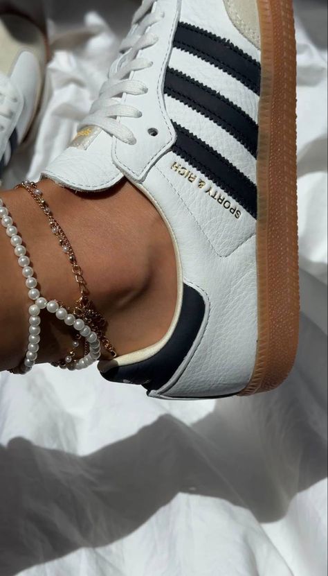 Adidas Samba Sporty And Rich Outfit, Adidas Samba Sporty And Rich, Sporty And Rich Outfit, Samba Sporty And Rich, Sneaker Shop, Instagram Lifestyle, Vogue Beauty, Fresh Shoes, Sporty And Rich