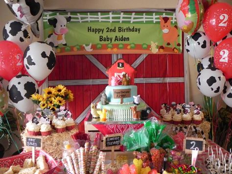 Farm Theme Dessert Table Farm Party Foods, Farmyard Party, Farm Themed Party, Farm Theme Birthday, Farm Animal Party, Farm Baby Shower, Farm Themed Birthday Party, Barnyard Party, Barnyard Birthday