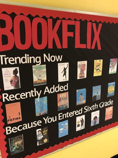 Book Displays Library, School Library Bulletin Board Ideas, Back To School Library, School Library Book Displays, School Library Bulletin Boards, Library Bulletin Board Ideas, Deco Cinema, School Library Decor, Reading Display