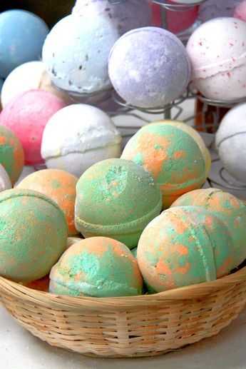 25 Easy DIY Bath Bomb Recipes | Snappy Living Bath Bomb Recipe Easy, Diy Bath Bomb, Green Tea Bath, Rose Petal Bath, Diy Wedding On A Budget, Easy Homemade Gifts, Bath Fizz, Bombe Recipe, Homemade Bath