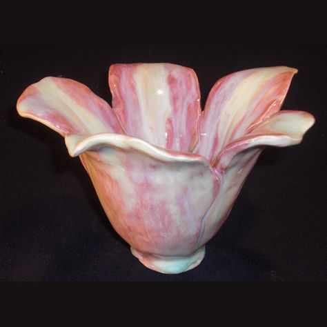 Flower Pinch Pot, Pinch Bowls Ceramics, Clay Pinch Pot Ideas, Pinch Pot Ideas Ceramics, Pinched Pots, Pinch Pot Ideas, Pots Flowers, Clay Pinch Pots, Pottery Pinch Pot