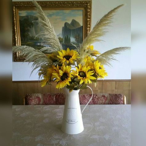 Pitcher filled with Sunflowers and Pampas Seed-Heads make a beautiful Fall Centerpiece. Pampas Grass Sunflower Centerpiece, Sunflowers And Pampas, Sun Centerpiece Ideas, Bohemian Centerpieces, Baby Shower Bouquet, Bday Brunch, Grass Centerpiece, Fall Feast, Boho Centerpiece