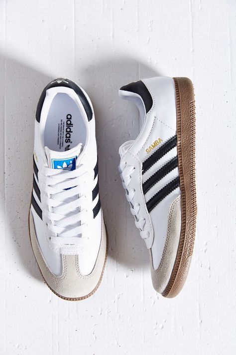 Sneakers Adidas Superstar, Baskets Adidas, Adidas Shoes Women, Adidas Originals Superstar, Sneakers Adidas, Outfit Trends, Shoes Sneakers Adidas, Adidas Samba Sneakers, Classic Shoes