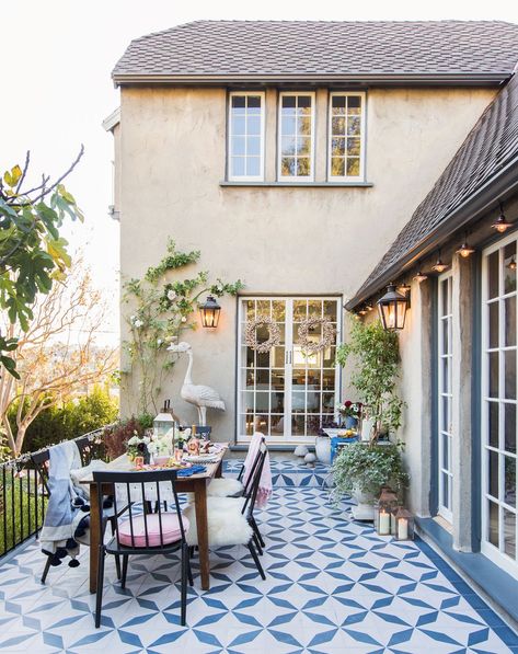 Beautiful blue tiles for a back deck!  Something different than the standard boards add an interesting pattern and pop of color.  Also easy cleanup and maintenance! Creative Deck Ideas, Casa Hobbit, Emily Henderson Design, Inspiring Outdoor Spaces, Blue Patio, Deck Tiles, Outdoor Paradise, Deck Tile, Small Deck