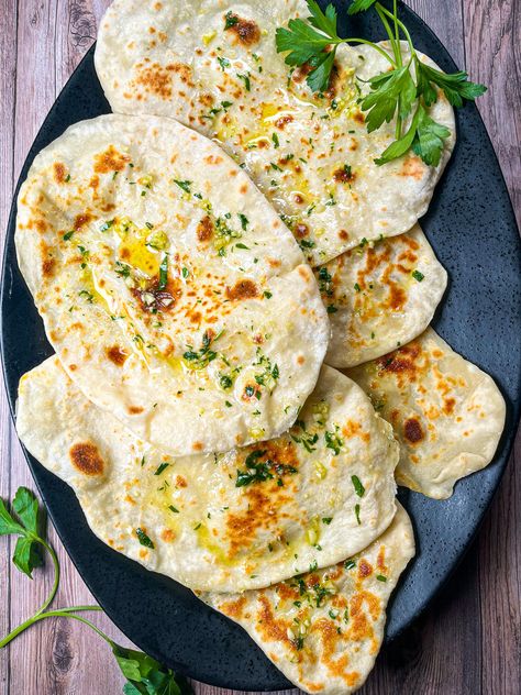 Easy Garlic Naan, Garlic Naan Bread Recipe, Mini Breads, Garlic Naan Bread, Naan Bread Recipe, Bread Toppings, Recipes With Naan Bread, Best Bread, Garlic Naan