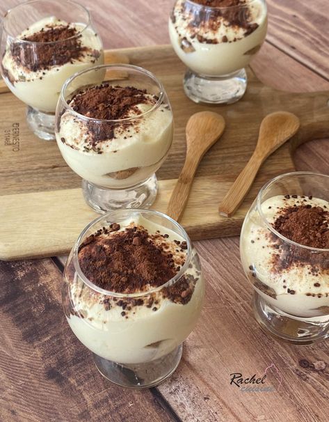 Skyr Recipe, Low Calorie Sweets, Whey Recipes, Dessert Leger, Fast Desserts, Postre Keto, Ww Desserts, Light Desserts, Dessert Options