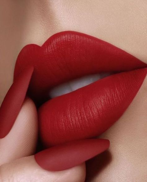 Lipstick Nails Shape, Matte Red Lipstick, Maquillage Kylie Jenner, Lipstick Colour, Red Lipstick Shades, Red Lipstick Matte, Matte Lipstick Shades, Lip Colours, Lip Shades