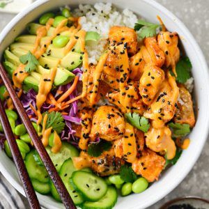 Bang Bang Salmon Rice Bowls - Simply Scratch Bang Bang Salmon, Salmon Bowls, Rice And Veggies, Chili Rice, Salmon Rice, Salmon Rice Bowl, Cauli Rice, Steamed Cauliflower, Healthy Rice