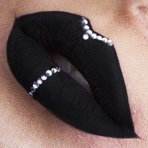 Lip art Black Velvet Instagram: vladamua Lip Art Makeup, Drag Make-up, Nice Lips, Lipstick Art, Black Lips, Lip Designs, Lip Art, Beautiful Lips, Fantasy Makeup