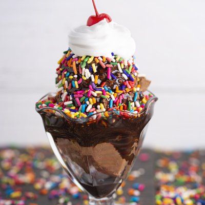 Hot Fudge Sundae | TOLL HOUSE® Birthday Cake Ice Cream, Hot Fudge Sundae, Sundae Recipes, Frozen Treats Recipes, Fudge Sundae, Ice Cream Sunday, Ice Cream Birthday Cake, Cake Ice Cream, Fudge Sauce