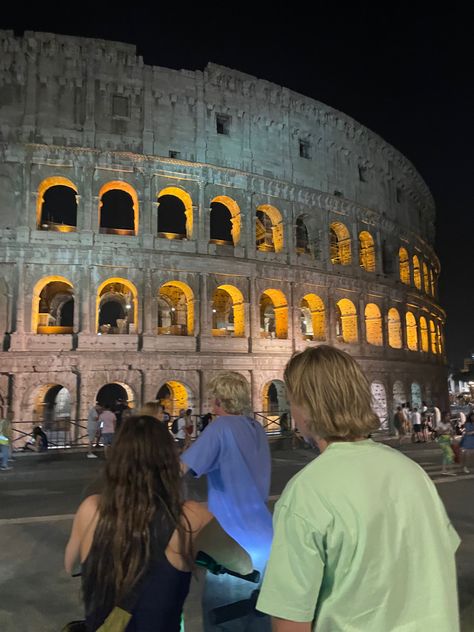 #rome #Friends in Rome Living In Rome Aesthetic, Rome With Friends, Rome Study Abroad, Study Abroad Rome, Italian Vibes, Summer Abroad, Living In Italy, Senior Trip, Chasing Dreams