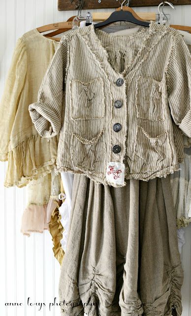 stripes and ragged edges + antique buttons Magnolia Pearl Pearl Styling, Shabby Chic Clothing, Magnolia Pearl Clothing, Shabby Chic Clothes, Estilo Hippie, Altered Couture, Mode Boho, Romantic Outfit, Frou Frou