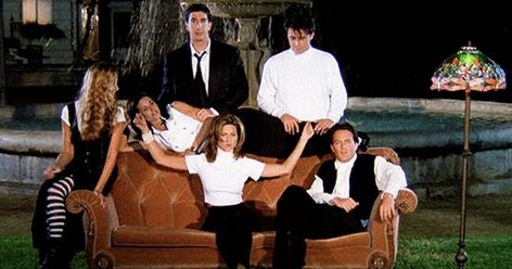 Friends Intro, Rachel Green Outfits, Monica And Chandler, Ross And Rachel, Pineapple Under The Sea, Friends Cast, The Late Late Show, Friends Series, Friends Gif