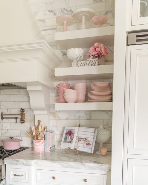 White And Pink Kitchen Modern, Subtle Pink House Decor, Pink Accent Kitchen Decor, Pink House Inspiration, Things To Bring To A Dinner Party, Pink Accent Home Decor, Kitchen Pink Decoration, House With Pink Accents, Girly Kitchen Ideas Apartments