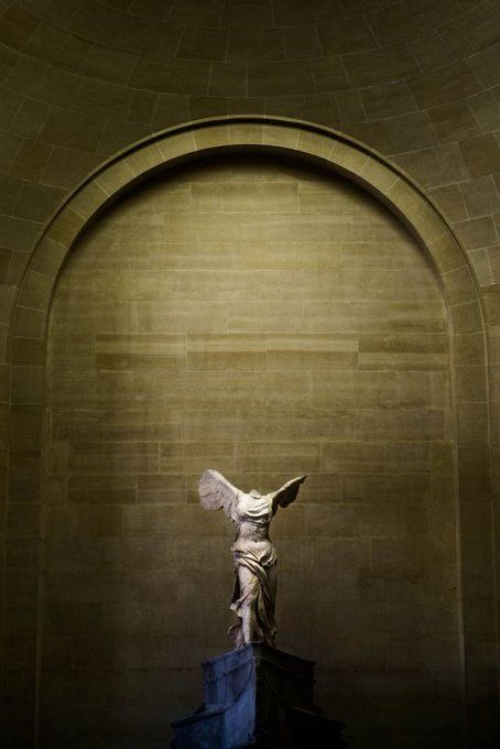 Tudor architecture on Twitter: "Nike of Samothrace , (the Greek goddess of victory) created in c. 200BC https://t.co/9V1AoF1XUt" / Twitter Louvre Art, Nike Of Samothrace, Winged Victory Of Samothrace, Winged Victory, Ancient Greek Architecture, Louvre Paris, Marble Sculpture, Greek Art, Pablo Picasso