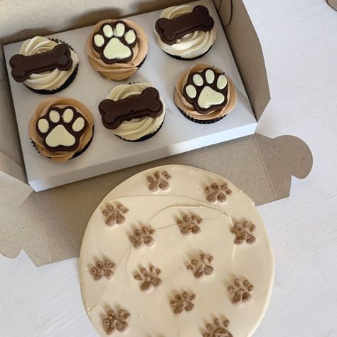 Dog Birthday Cake Aesthetic, Dog Party Cupcakes, Birthday Cake For Dogs Design, Puppy Theme Cupcakes, Dog Birthday Party Aesthetic, Pet Cakes For Dogs, Pet Bakery Ideas, Dog Themed Desserts, Dog Themed Birthday Party Ideas Cake