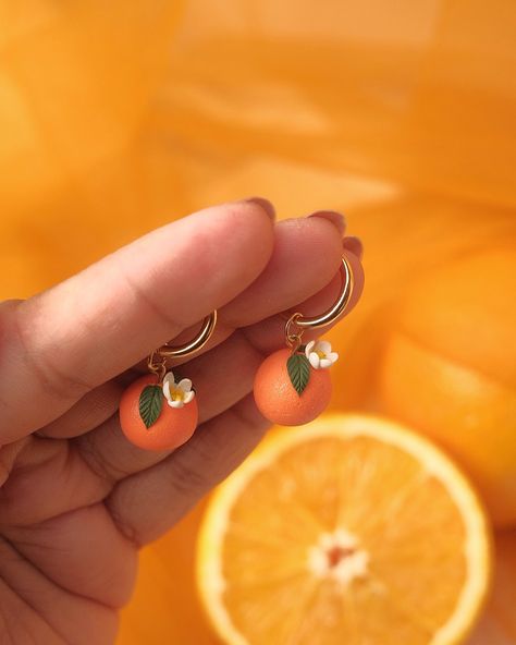 Obsessed with these new orange slice earrings! 🍊 They’re like real oranges but way cooler (and definitely won’t squirt you in the eye). So light, you’ll forget you’re even wearing them. Plus, they scream vitamin C and summer vibes. ☀️ Grab yours and slay the day!✨ #clayearrings #polymerclayindia #polymerclay #handmade #handmadejewelry #smallbusiness #fruitearrings (polymer clay orange earrings, lightweight, durable, citrusy, vitamin C, summer style, fashion accessories) Orange Earrings Clay, Fruit Clay Earrings, Orange Clay Earrings, Clay Fruit, Clay Orange, Clay Inspo, Slay The Day, Clay Making, Shrink Art