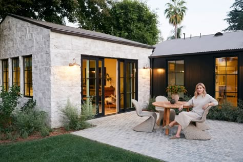 Amber Interiors Dining, Wood Garage Doors, Amber Lewis, Stone Siding, Casa Exterior, Interiors Online, Amber Interiors, California Homes, Home Exteriors