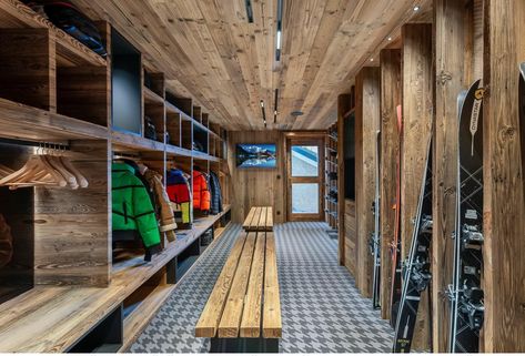 Ski Lodge Interior, Ski Chalet Interior, Skiing Resort, Modern Ski Chalet, Ski Room, Mountain Interiors, Courchevel 1850, Sauna Steam Room, Indoor Sauna