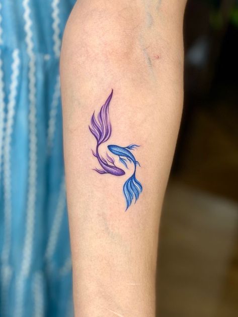 Ying Yang Fish Tattoo, Yin Yang Koi Fish Tattoo, Watercolor Fish Tattoo, Yin Yang Koi Fish, Pisces Tattoo Designs, Yin Yang Koi, Koi Tattoo Design, Butterfly Hand Tattoo, Animal Tattoo Ideas