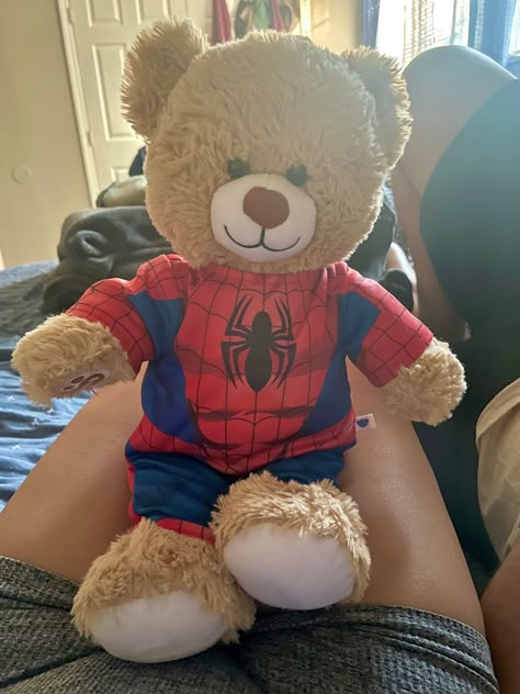 Spoderman Gifts, Spider Man Teddy Bear, Spiderman Teddy Bear, Build A Bear Spiderman, Spiderman Gift Ideas For Girlfriend, Valentines Gift For Boyfriend Spiderman, Spider Man Build A Bear, Spider Man Basket For Boyfriend, Spider Man Merch Aesthetic