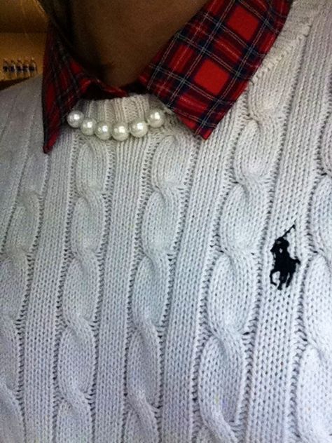 Love the string of pearls with the sweater and collared shirt! My uniform! Look 80s, Preppy Mode, Look Jean, Looks Style, Preppy Outfits, Fall Winter Outfits, Preppy Style, Winter Women, Look Fashion