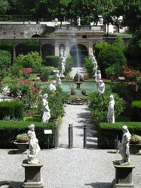 Ancient Greek Garden, Italian Garden Design, Greek Garden, Roman Garden, Mediterranean Plants, Ancient Greek Architecture, Rustic Italian, Italian Landscape, Classic Garden