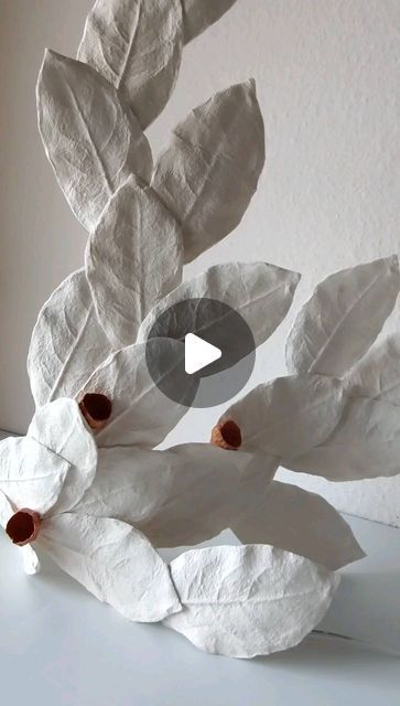 Paper Mache Leaves, Paper Mache Ideas Decoration, Paper Mache Light, Paper Mache Decor, Paper Mache Ideas, Paper Porcelain, Paper Mache Lamp, Girls Lamp, Paper Plants