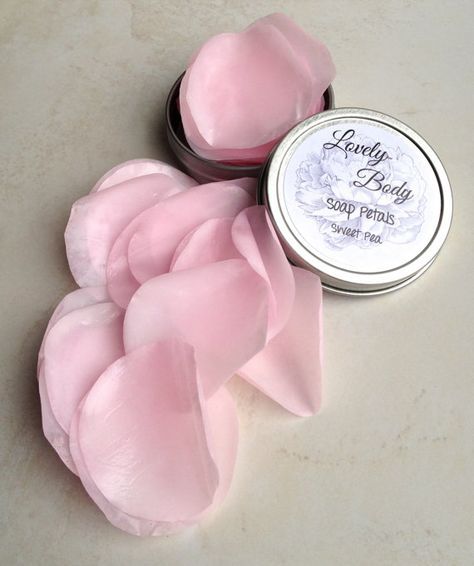 Soap Petals, Homemade Body Care, Săpunuri Handmade, Travel Soap, Pink Travel, Bath Recipes, Soap Ideas, Homemade Soap Recipes, Homemade Bath Products