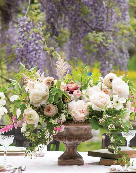 French Blooms: Floral Arrangements Inspired by Paris and Beyond by Sandra Sigman Founder of Les Fleurs French Floral Design, University Of Montana, Summer Staycation, Shrove Tuesday, Flower Arrangement Designs, French Flowers, Flower School, Ash Wednesday, Hand Tied Bouquet