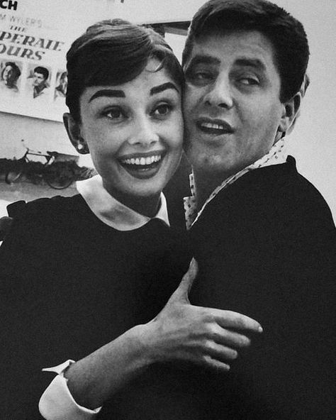 Audrey Hepburn on Instagram: "❤️ From @rareaudreyhepburn personal collection. Audrey Hepburn and Jerry Lewis photographed by Bill Avery at Paramount Studios, LA, #1955 I really liked this photo, decided to share with you friends 🙌 subscribe to @rareaudreyhepburn #audreyhepburn #jerrylewis #foreverinmyheart" Paramount Studios, Jerry Lewis, Old Hollywood Glam, Hollywood Icons, Dean Martin, Golden Star, Hollywood Glam, Golden Age Of Hollywood, Classic Movies