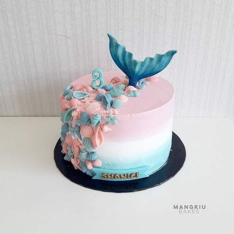 Mermaid Barbie Cake, 21st Birthday Pictures, Mermaid Tail Cake, Pink Mermaid Tail, Ocean Cakes, 6th Birthday Cakes, Mermaid Theme Birthday Party, Mermaid Birthday Cakes, Mermaid Barbie